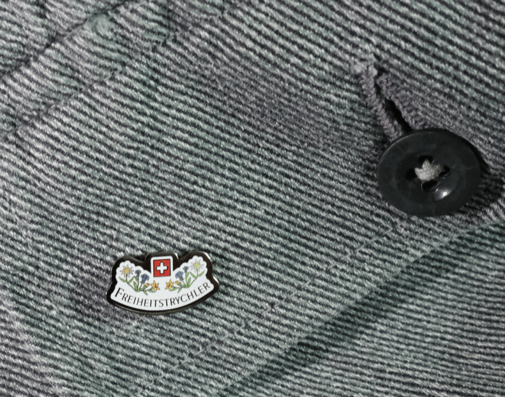 NEU im Shop - Freiheitstrychler PIN - Metall - geprägt (Relief) und 6-farbig